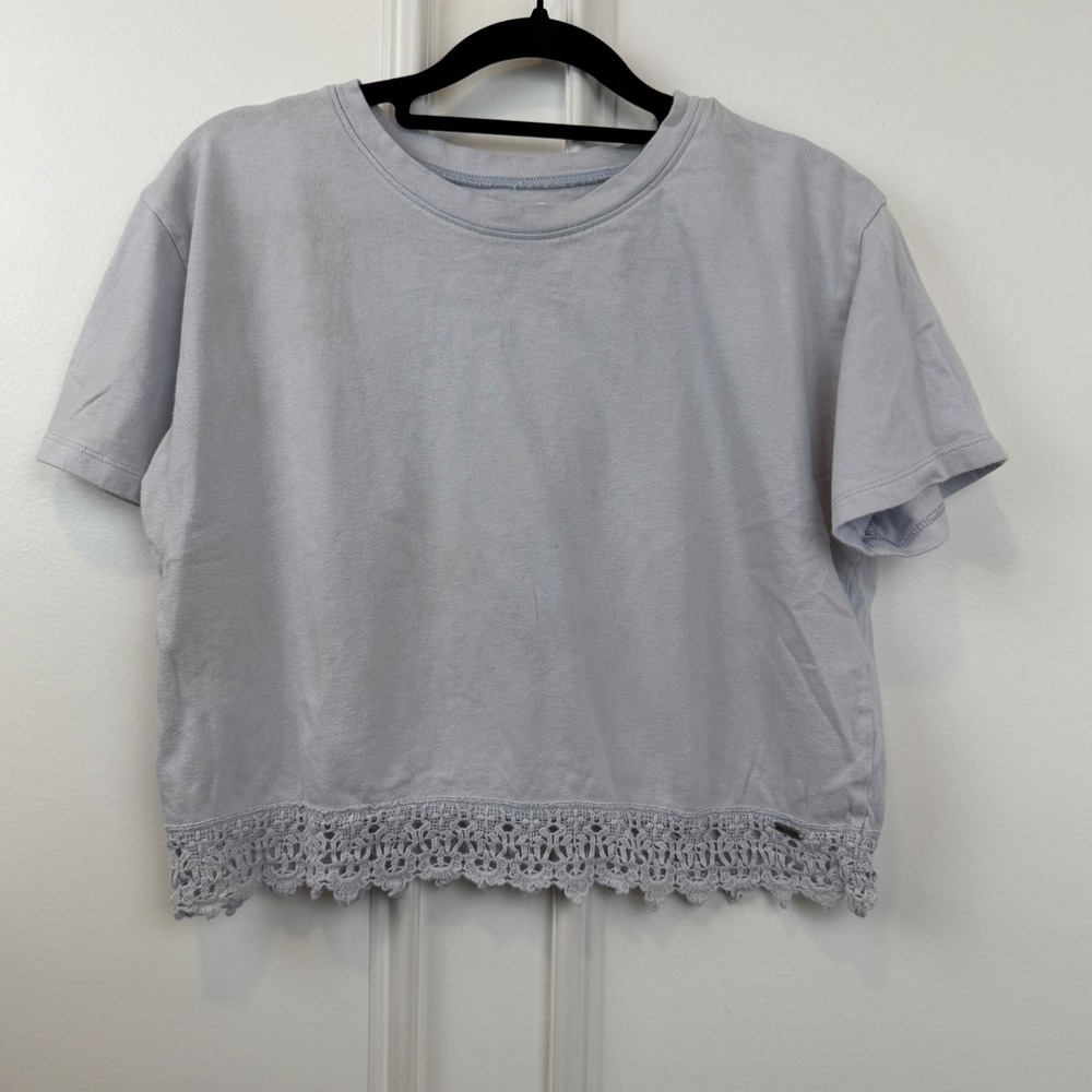 Hollister California Womens Blue Cropped T-Shirt Crochet Lace Hem Small 339L2766